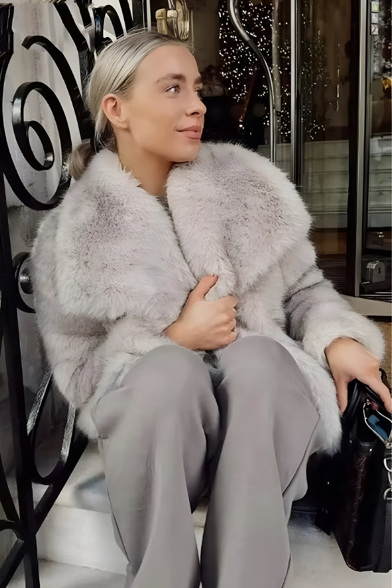 Lina™ | Lyxig fuskpäls för elegans